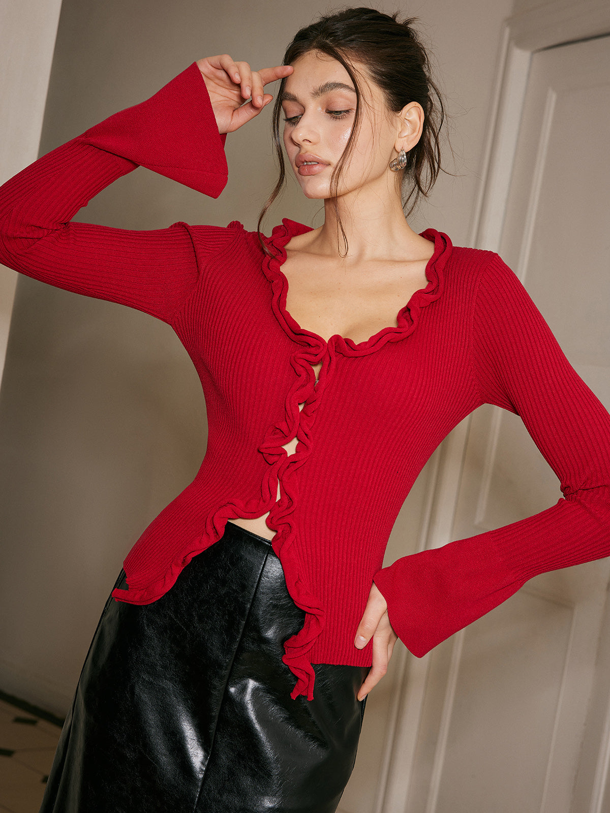 Pull slim à manches cloche et bordure en laitue