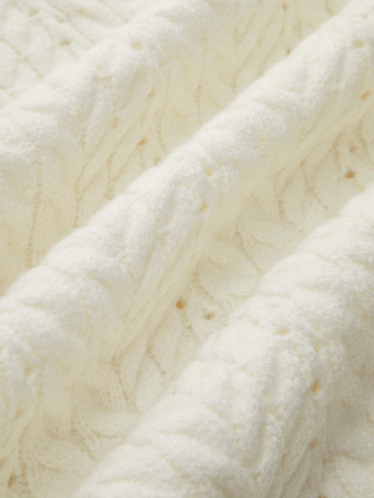 Romantischer Pullover mit Spitzenbesatz und Perlen