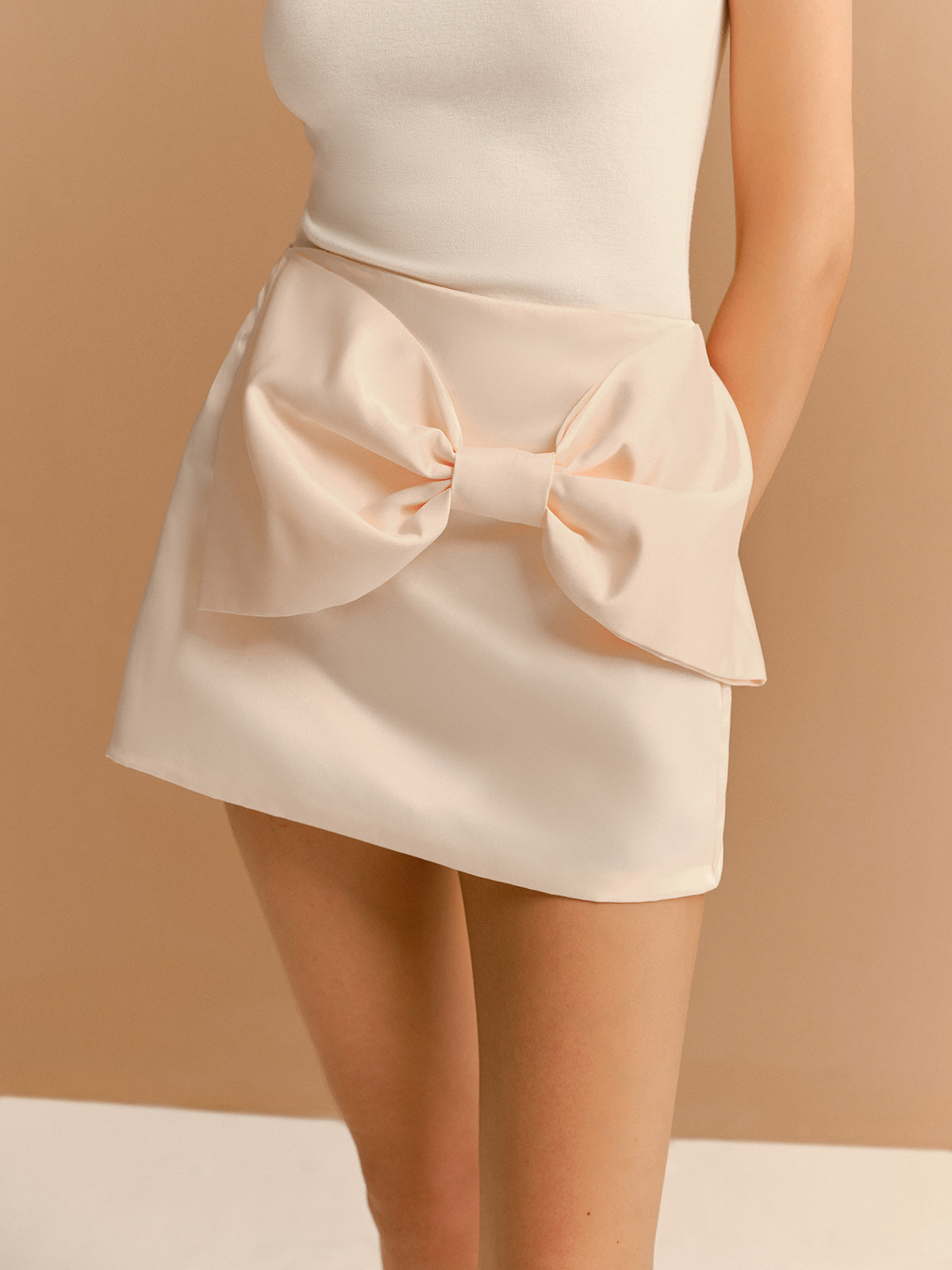 Mid-Waist Minirock in A-Linie mit Schleifendetail