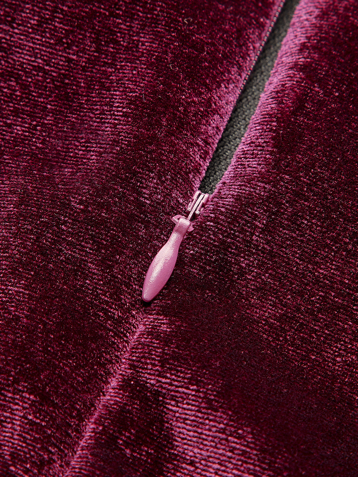 Samtkleid mit Reißverschluss, schmal geschnitten