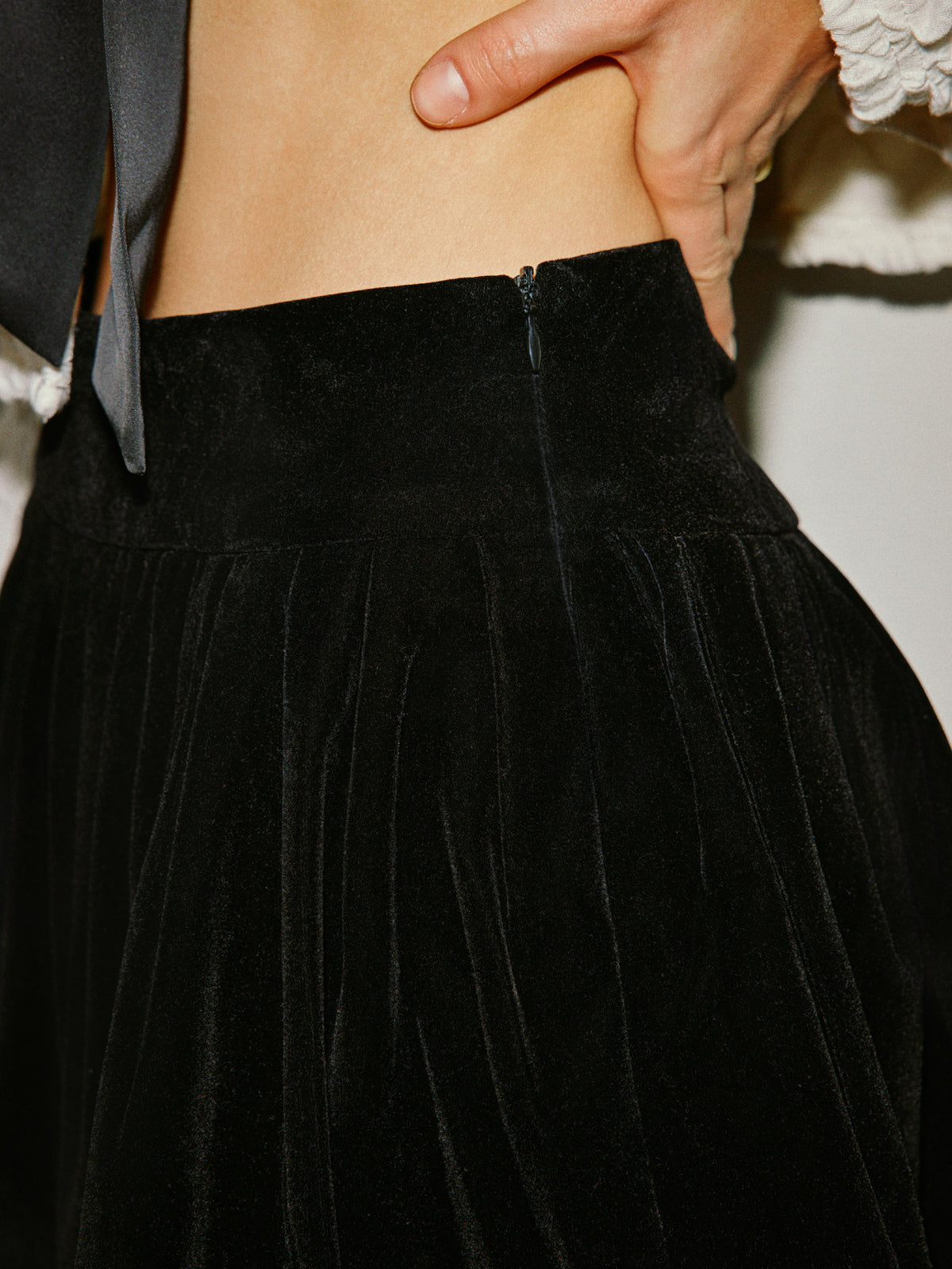 Faltenrock in Regenschirmform mit mittelhohem Bund