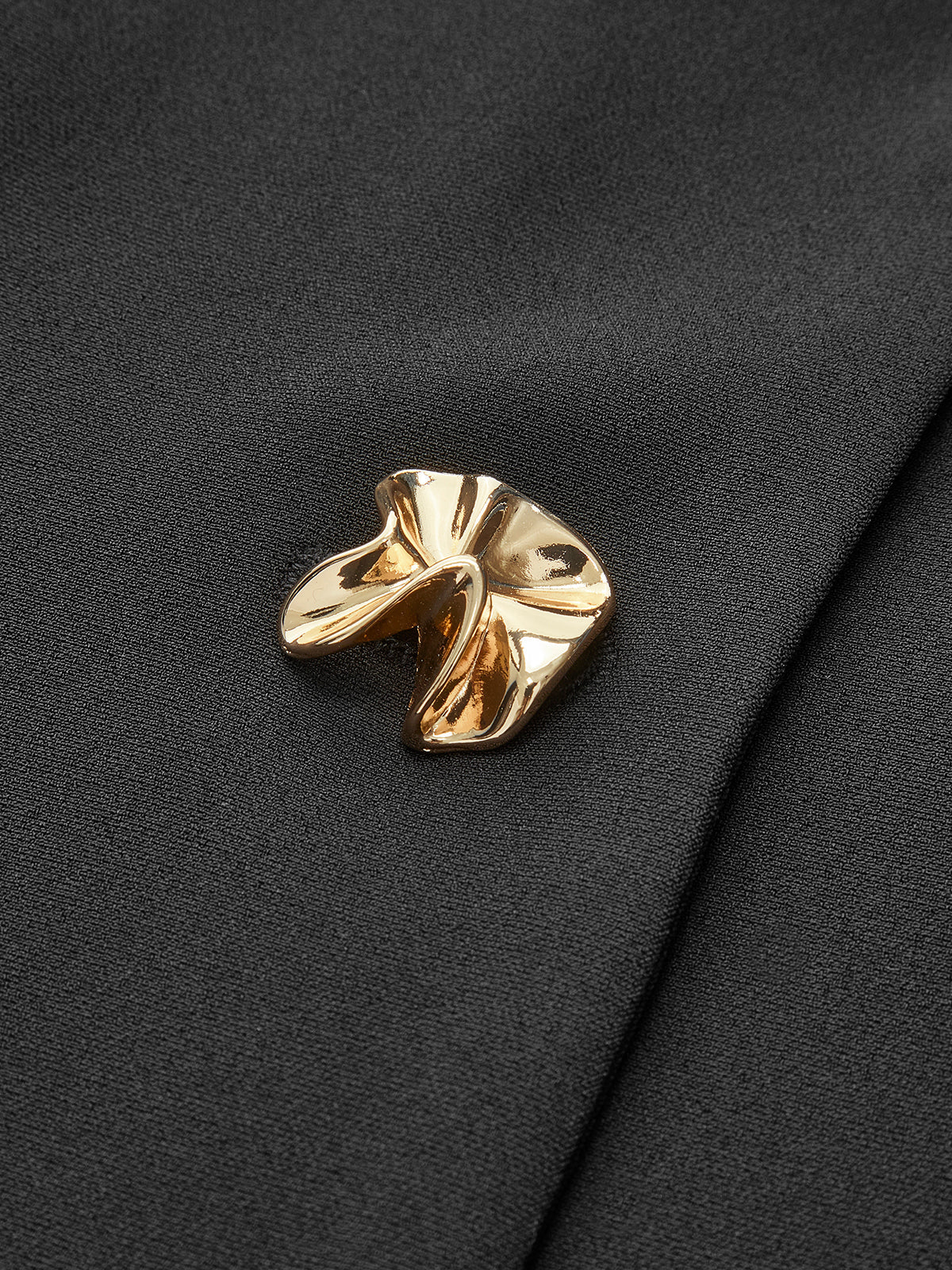 Robe boutonnée plissée bicolore à col en V