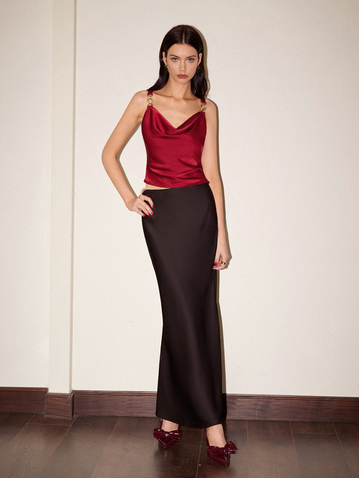Satin-Cami-Top mit Wasserfallausschnitt und Metalldetail