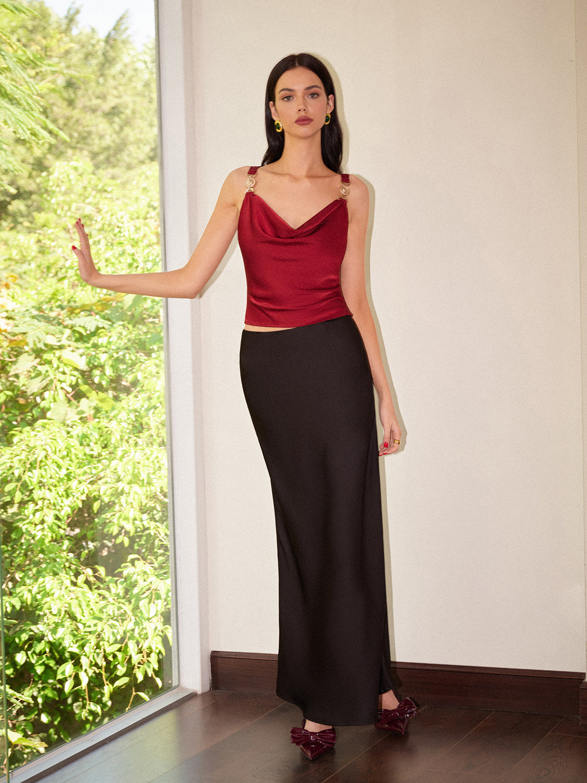 Satin-Cami-Top mit Wasserfallausschnitt und Metalldetail