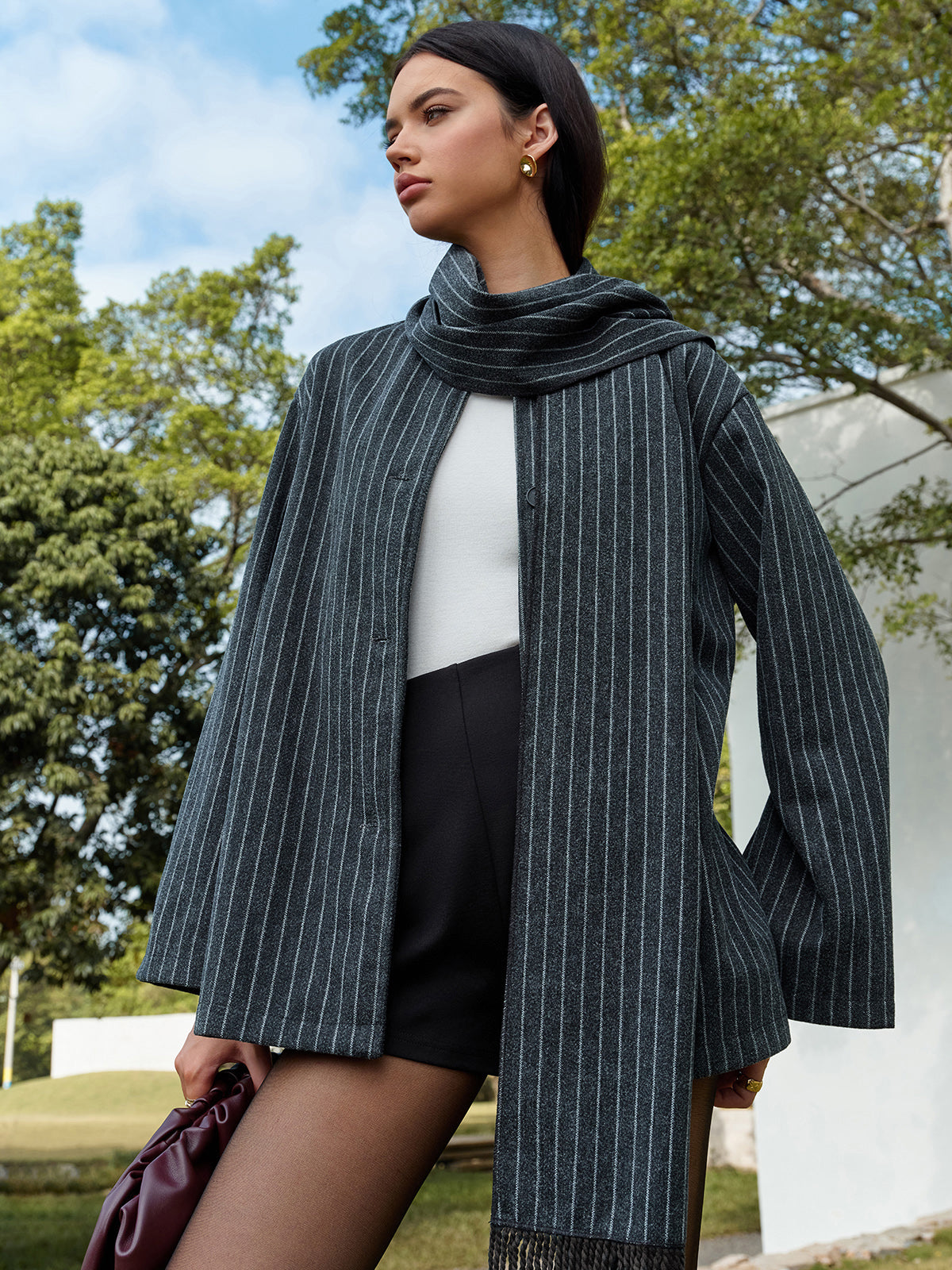 Nadelstreifen-Blazer mit passendem Quastenschal