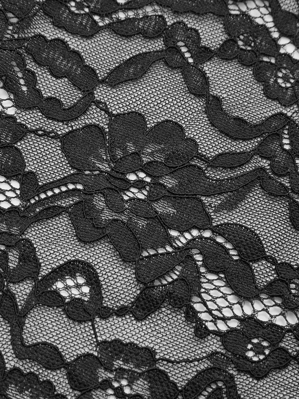 Transparentes Spitzenkleid mit Schlüssellochausschnitt und Raffungen