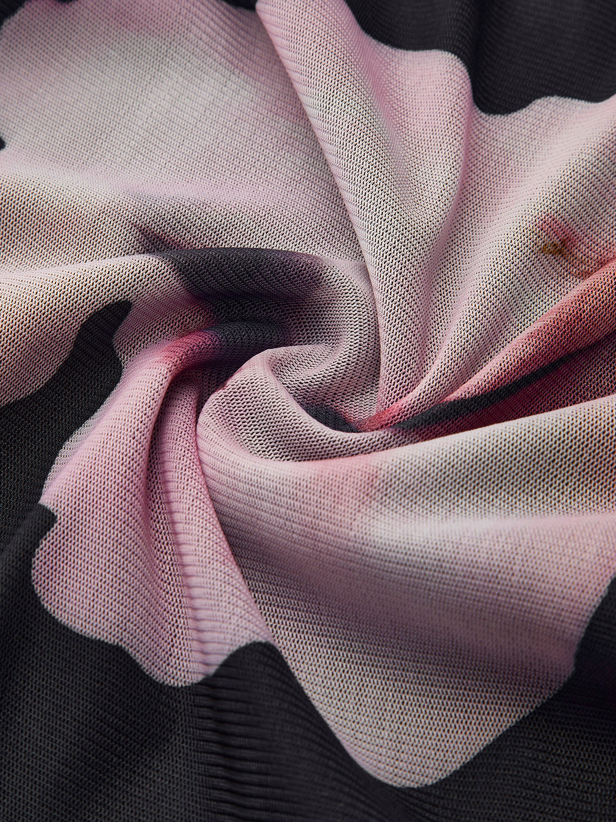 Robe asymétrique en maille fleurie