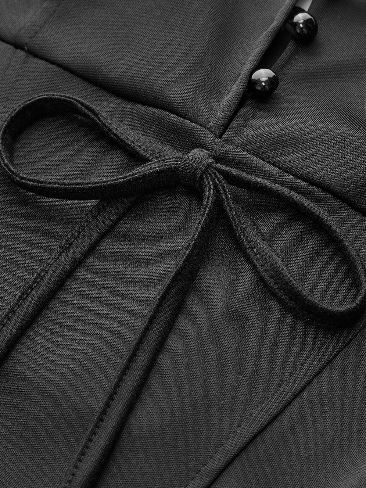 Robe élégante en dentelle à ourlet ondulé