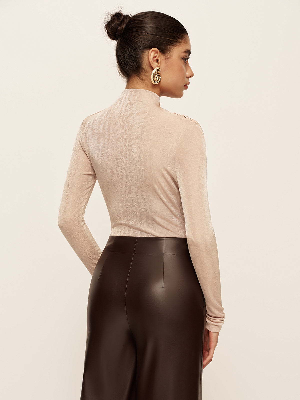Vielseitiges gerafftes Slim-T-Shirt