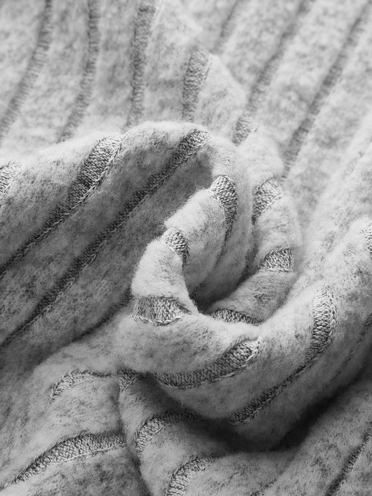 Schmal geschnittener Body mit geripptem Wellensaum