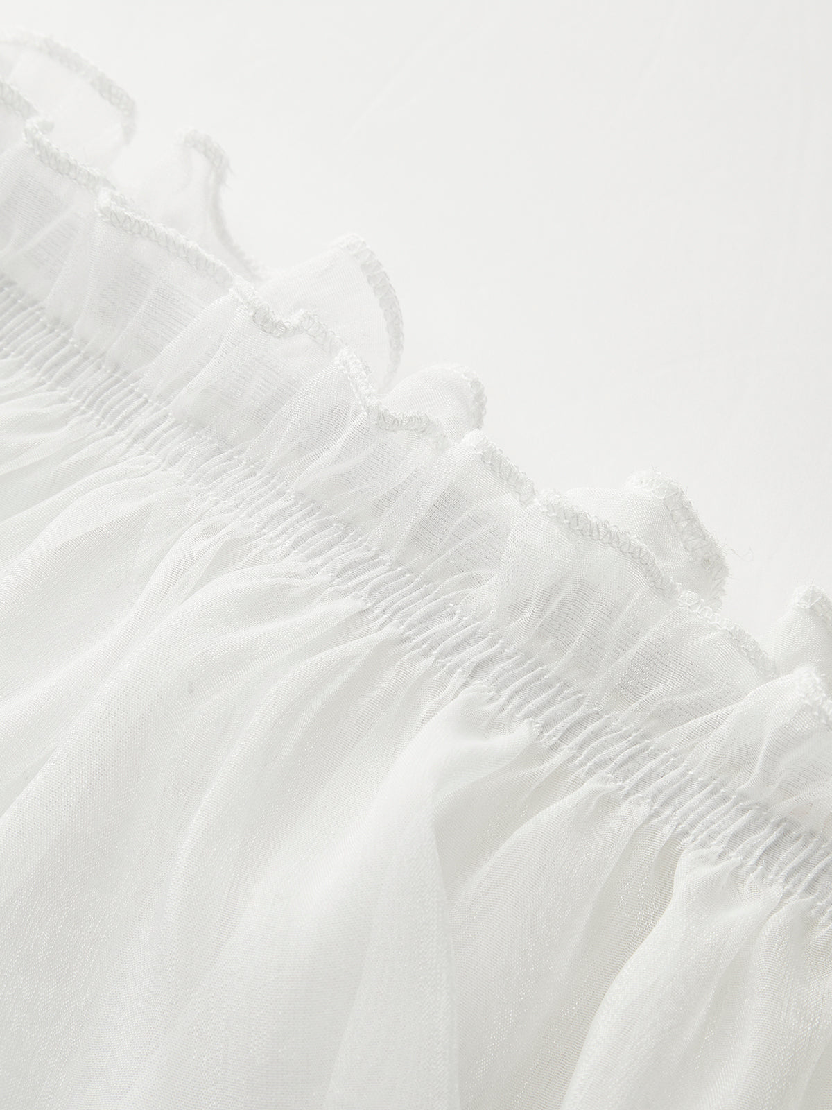 Haut en mousseline semi-transparente à dégradé floral et épaules dénudées