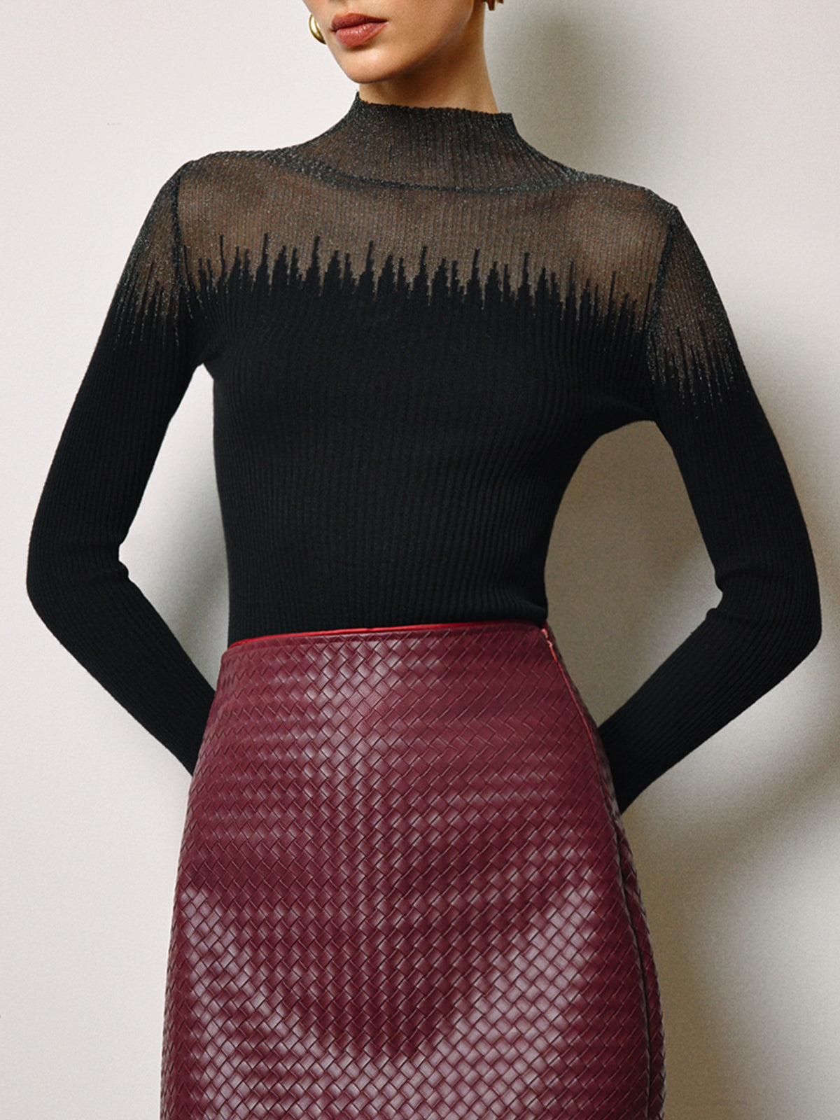 Schmal geschnittenes Stricktop aus Wollmischung mit transparenten Details