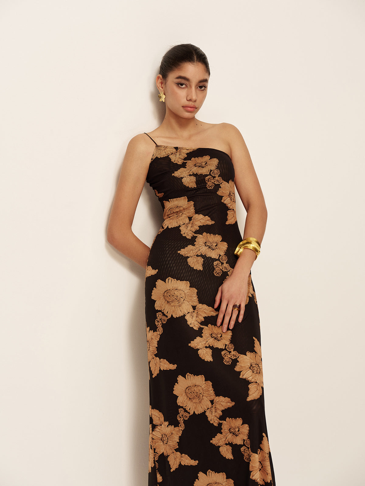 Robe asymétrique à épaules dénudées imprimée