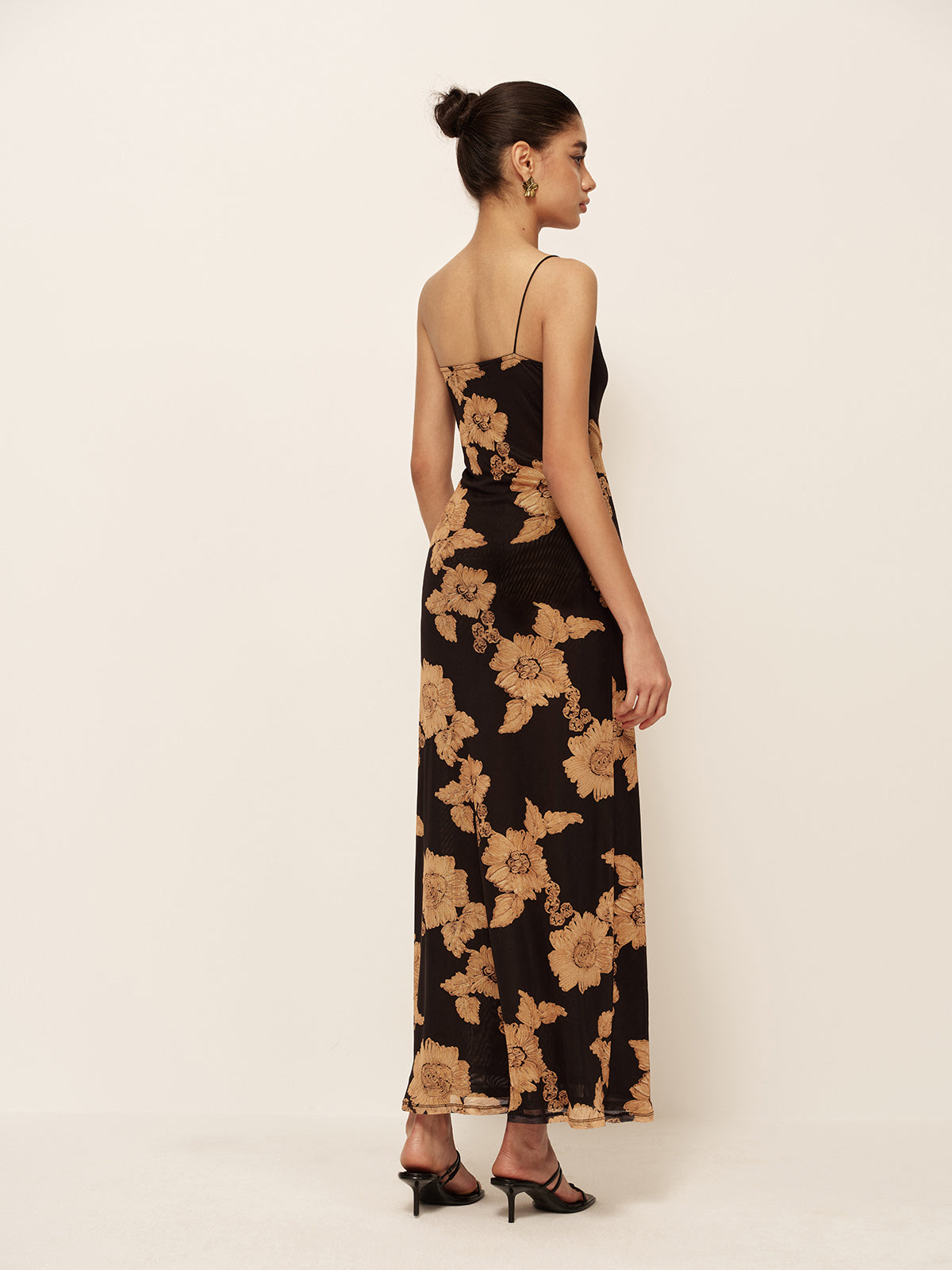 Robe asymétrique à épaules dénudées imprimée