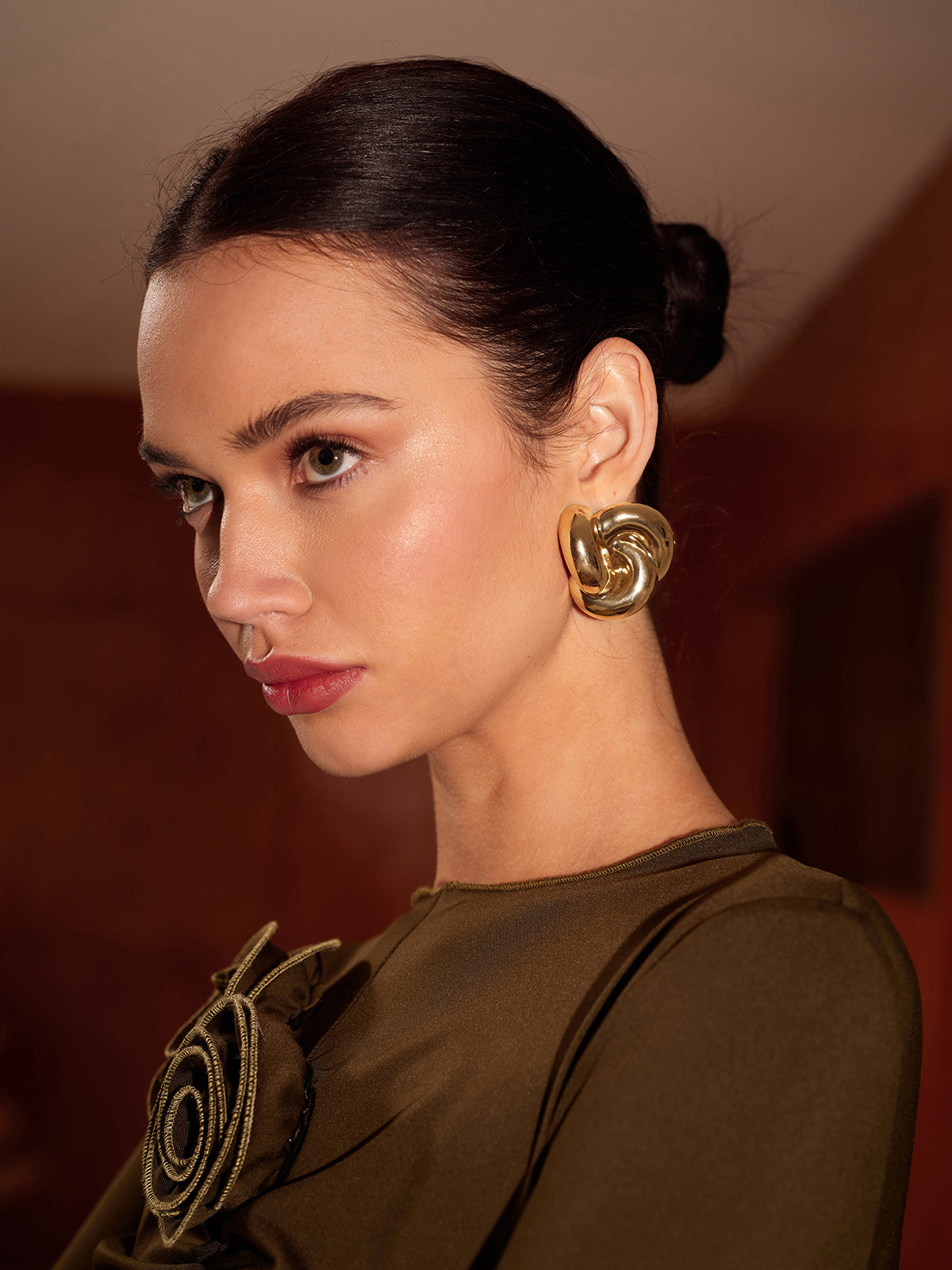 Geknoteter Gold-Ohrmanschette