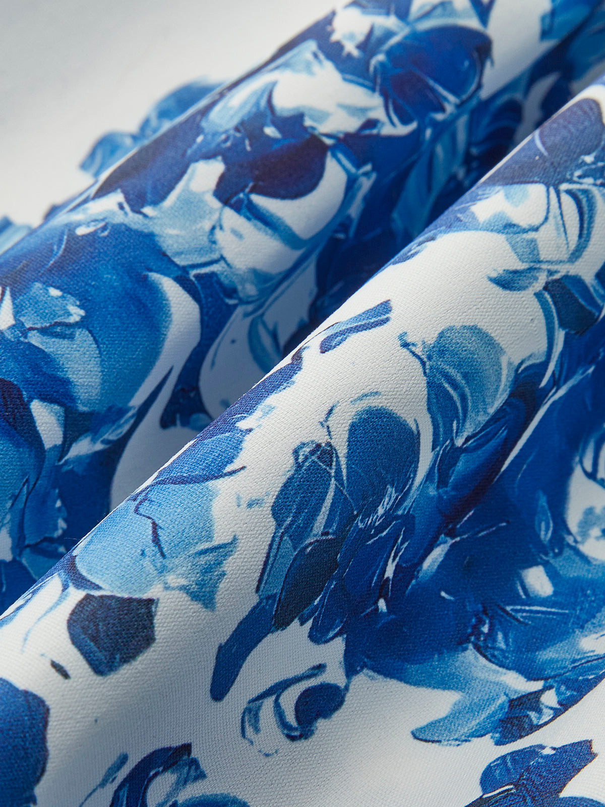 Kleid mit Blumenmuster, Bindebändern und Herzausschnitt