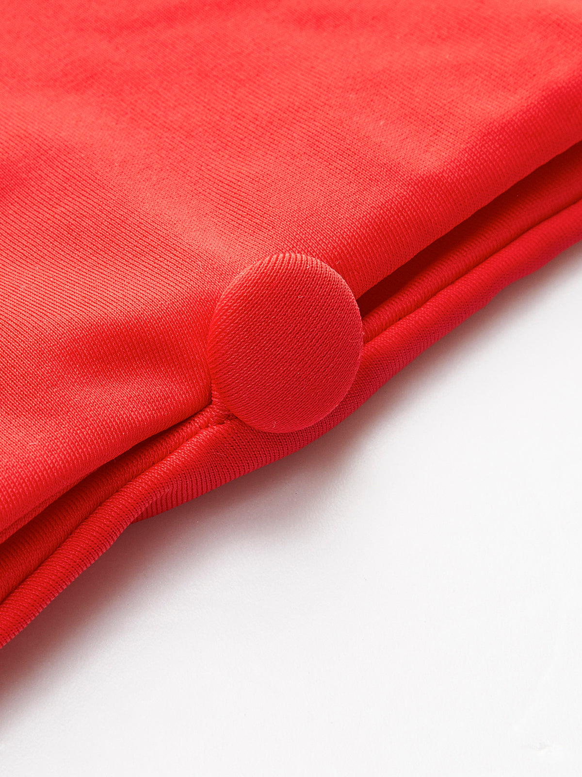 Einteiliger Badeanzug mit seitlichem Knopfausschnitt