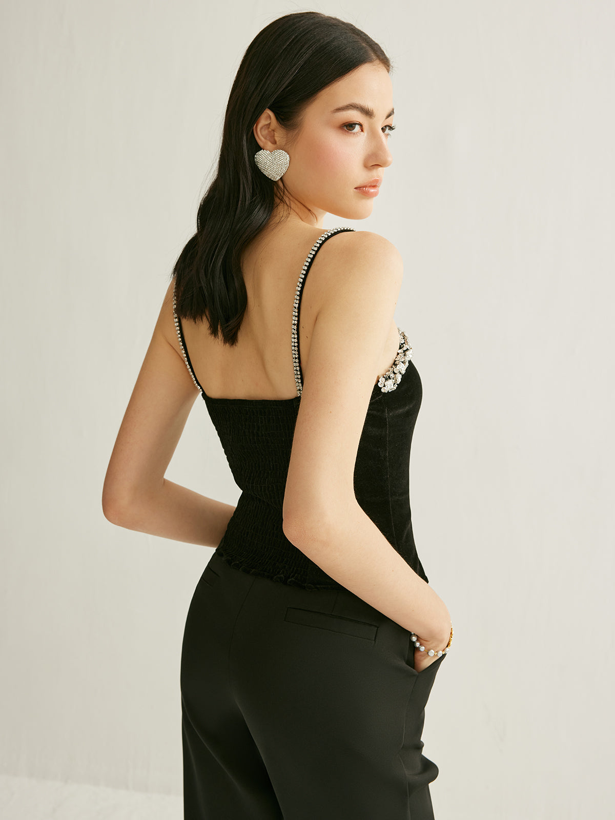 Strassbesetztes Samt-Cami-Top