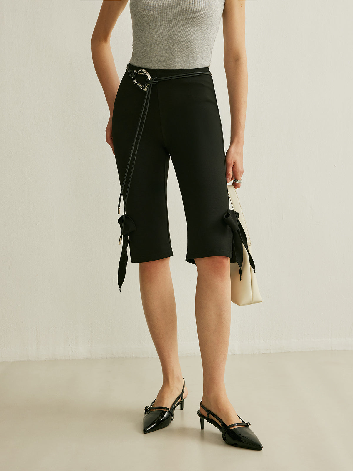 High-Waist-Caprihose mit Schleifendetail