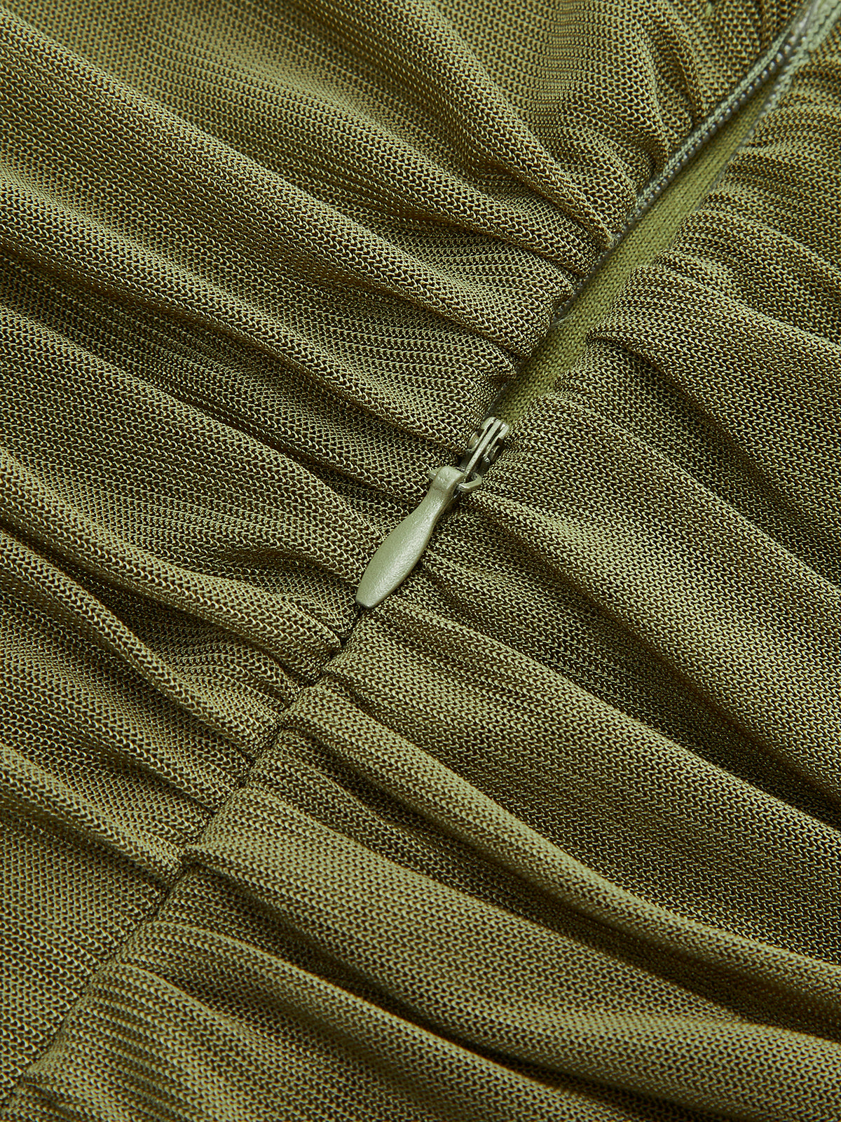 Robe asymétrique en maille à ourlet froncé