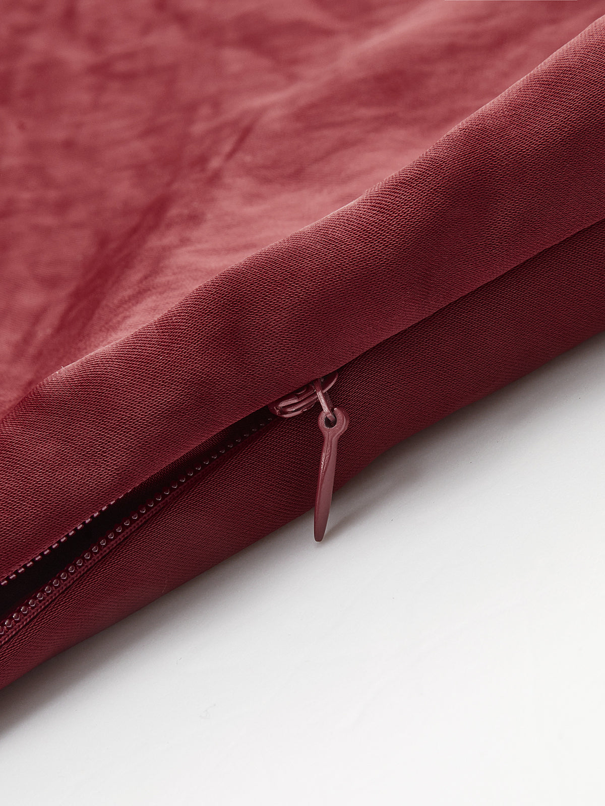 Satin-Cami-Top mit Wasserfallausschnitt und Metalldetail