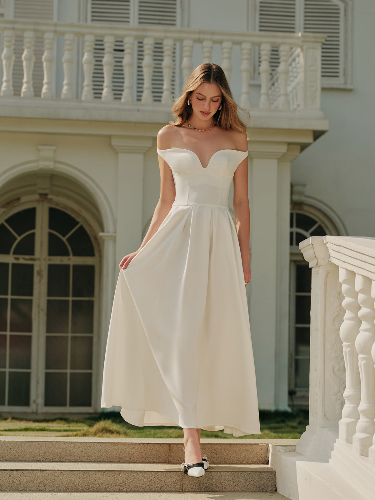 Robe plissée bustier avec décolleté en cœur