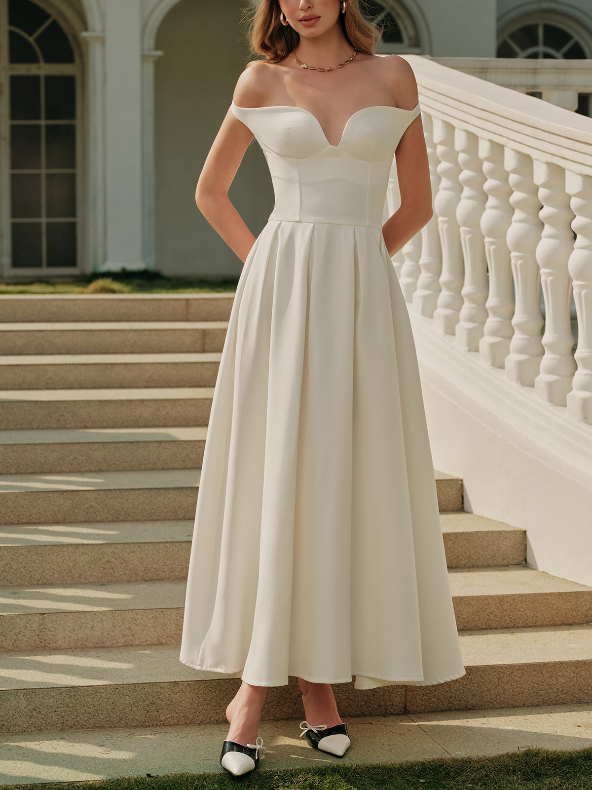 Robe plissée bustier avec décolleté en cœur