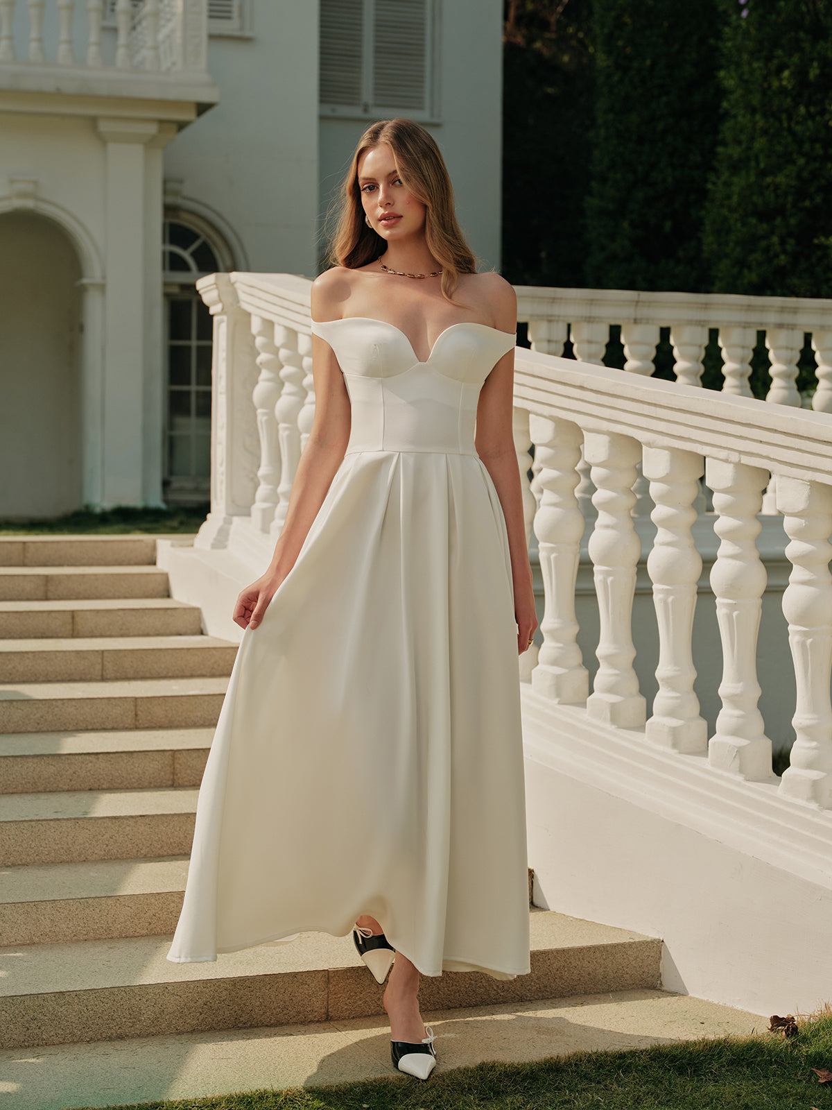 Robe plissée bustier avec décolleté en cœur