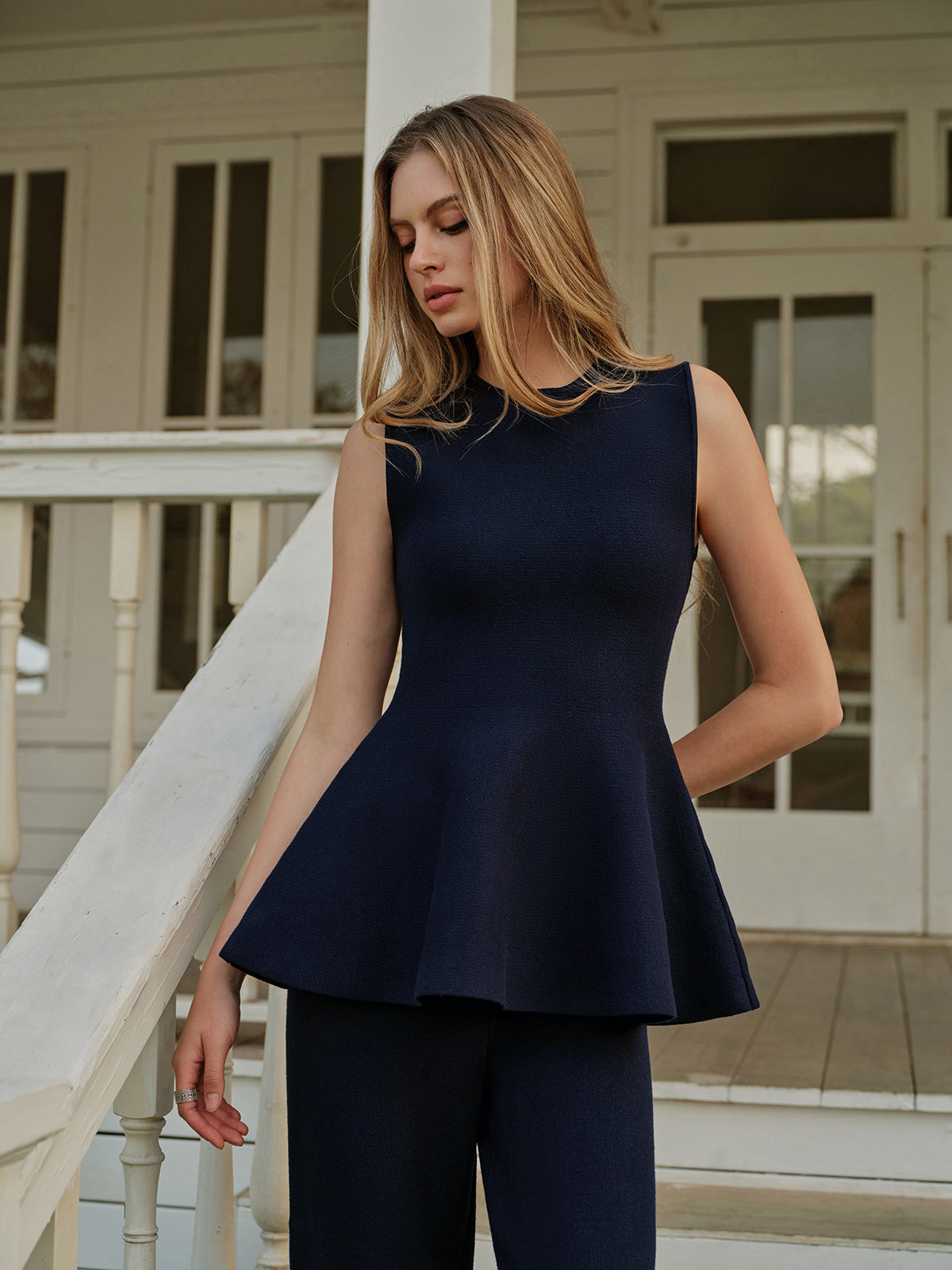 Ärmelloses Stricktop mit ausgestelltem Saum