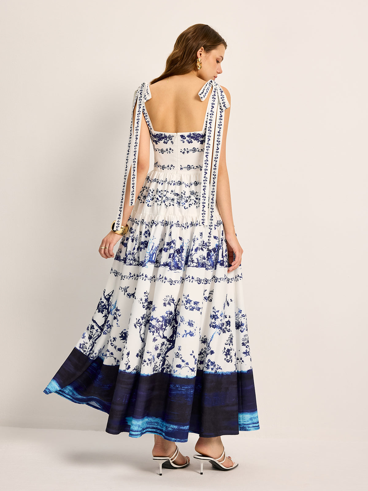 Robe à volants à bretelles à imprimé floral