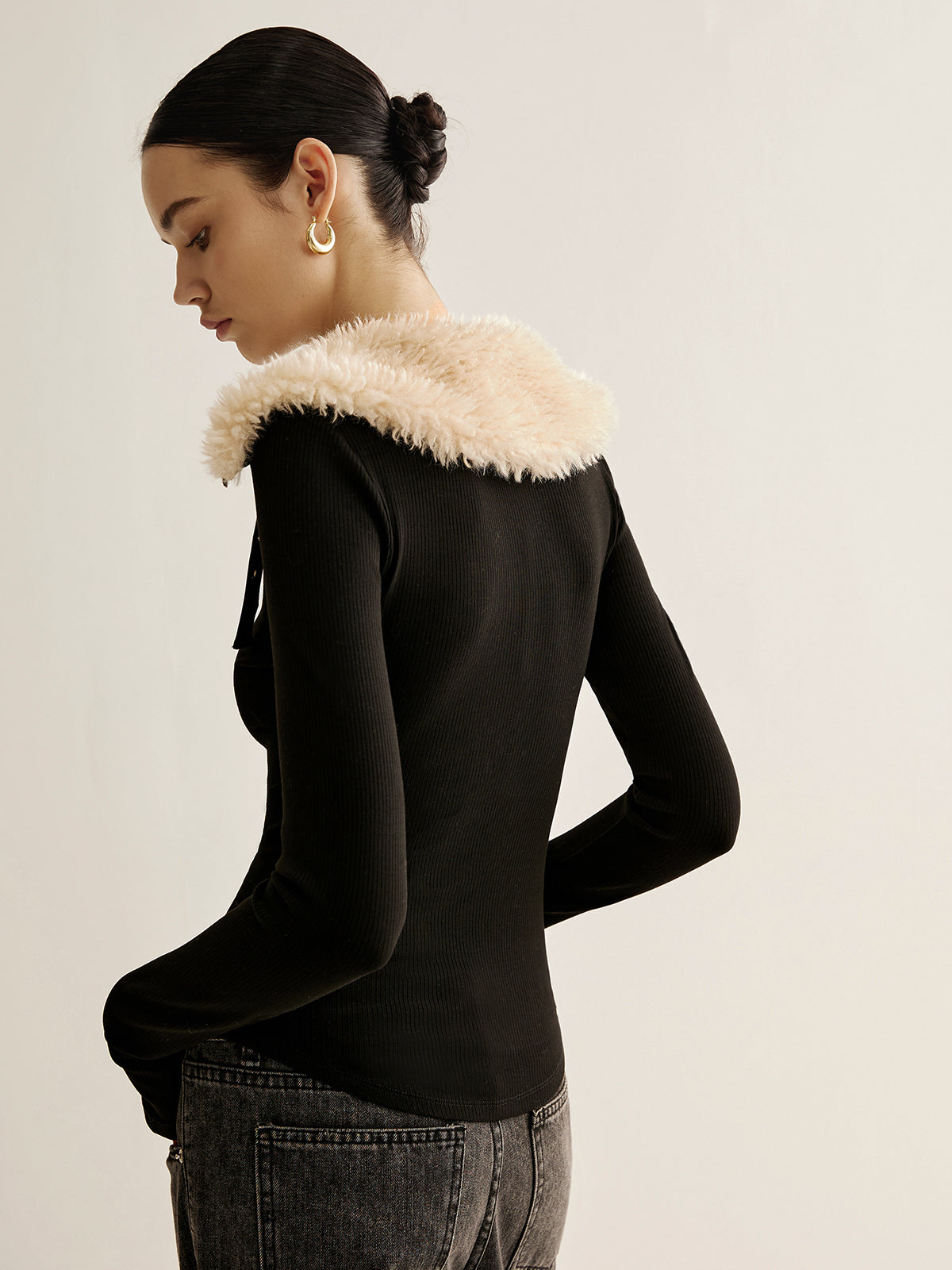 Chemisier zippé à col et ceinture en fausse fourrure