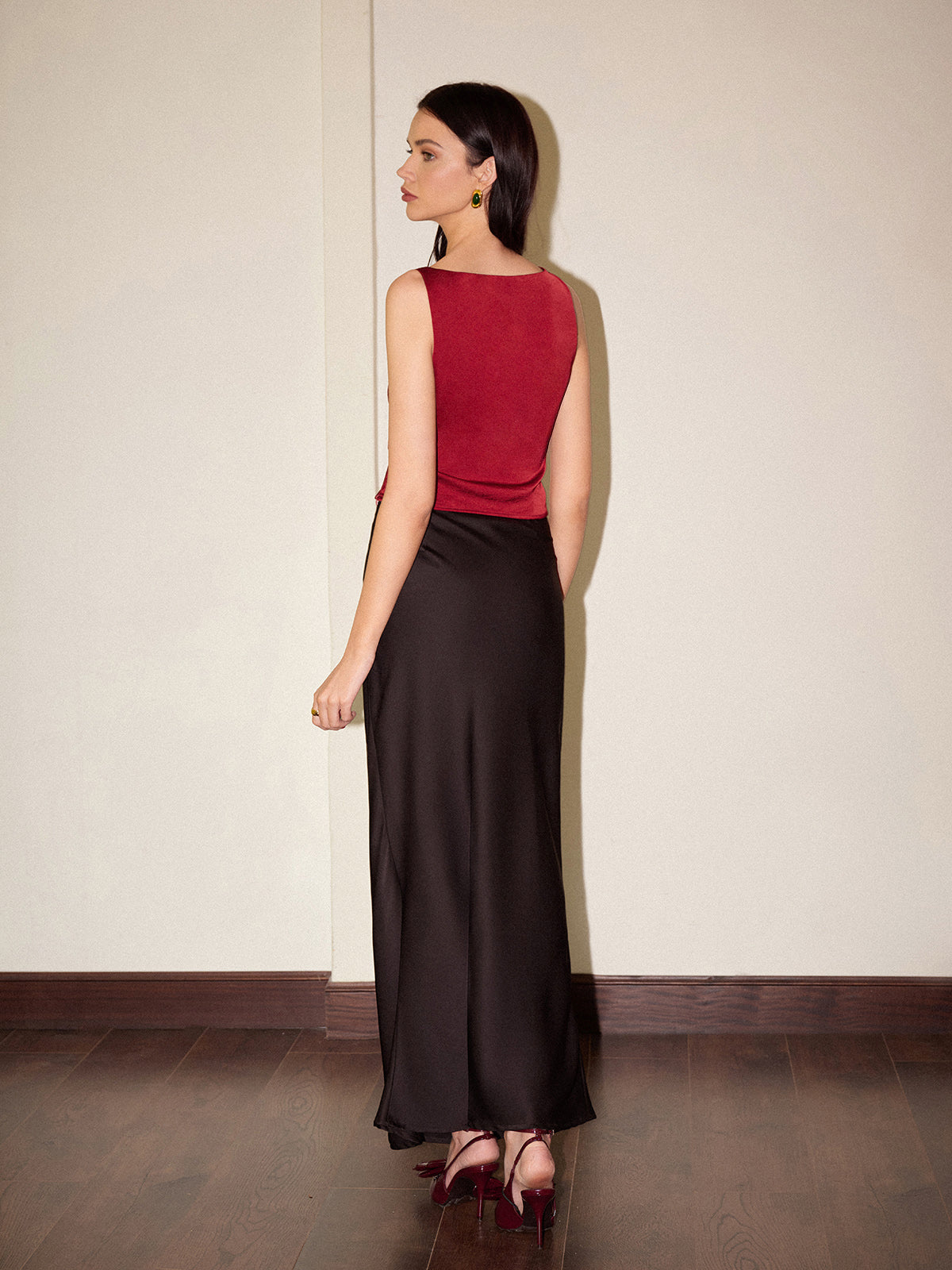 Satin-Cami-Top mit Wasserfallausschnitt und Metalldetail