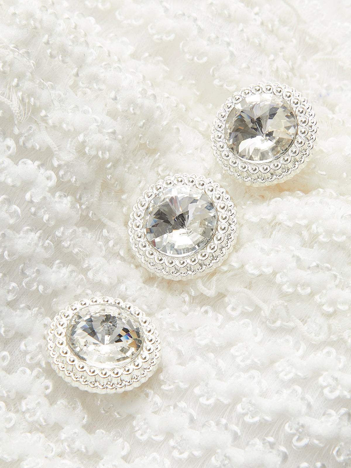 Haut à bretelles volantées et boutons smockés