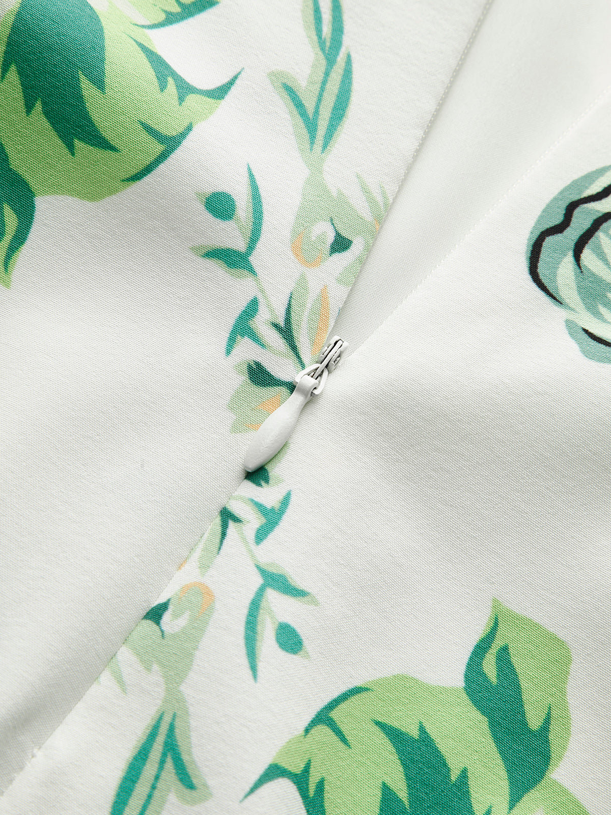 Robe florale dos nu avec nœud et encolure carrée