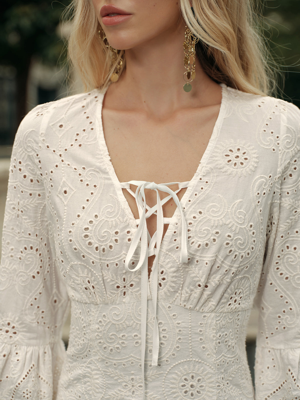 Halbtransparente böhmische Schnürkleid