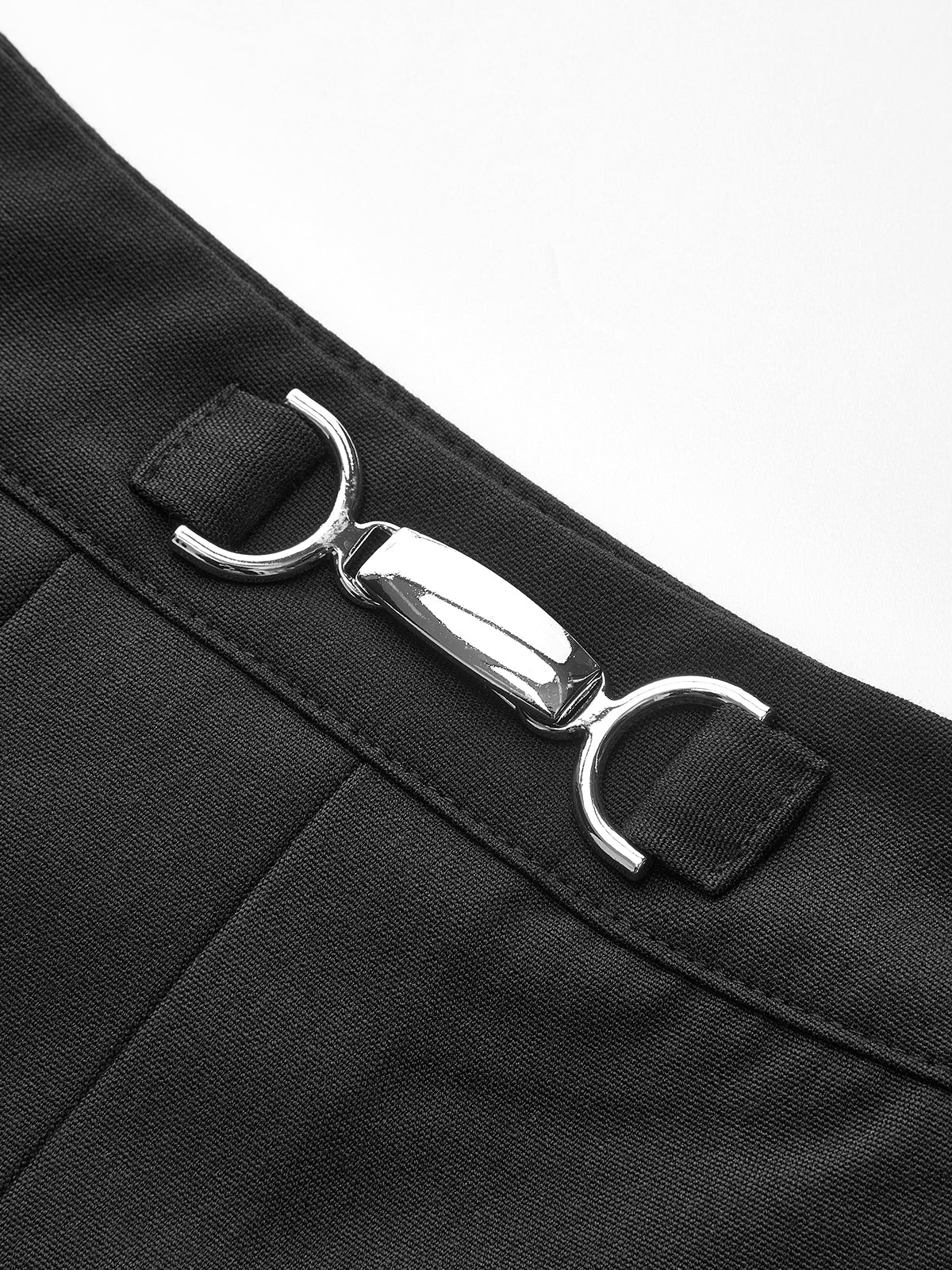 Plissierter Minirock mit Metallgürtel