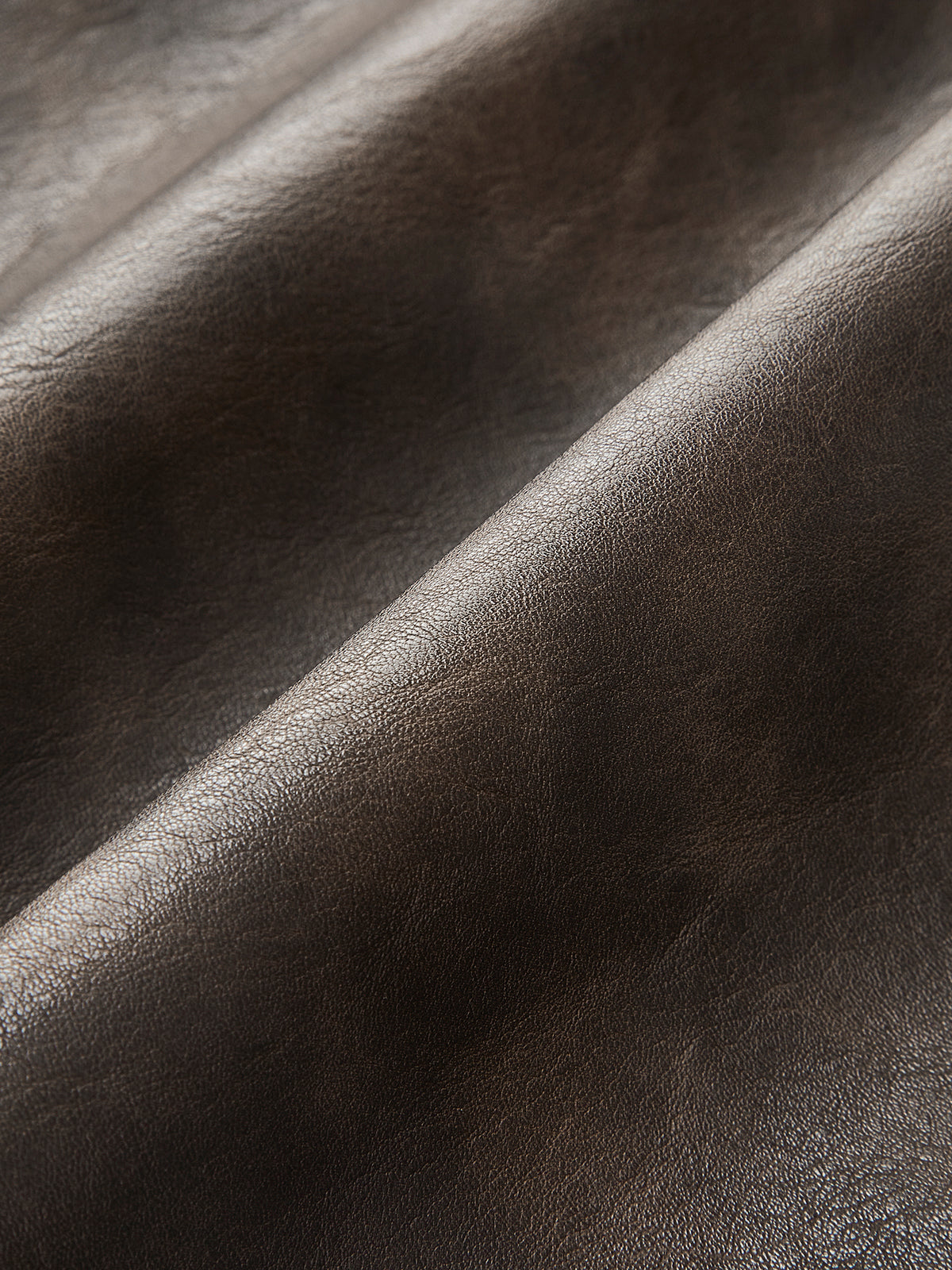 Retro-Rock mit Taschen aus Kunstleder