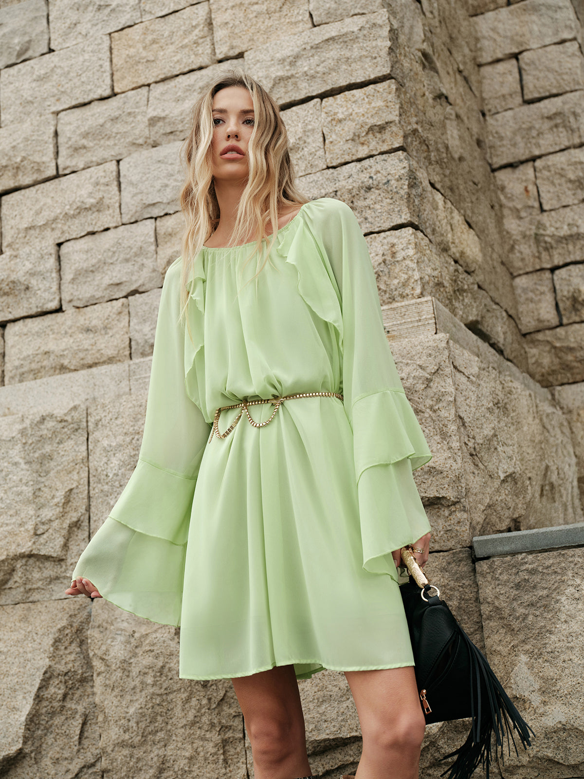Halbtransparente Chiffonkleid mit Rüschenärmeln ohne Gürtel