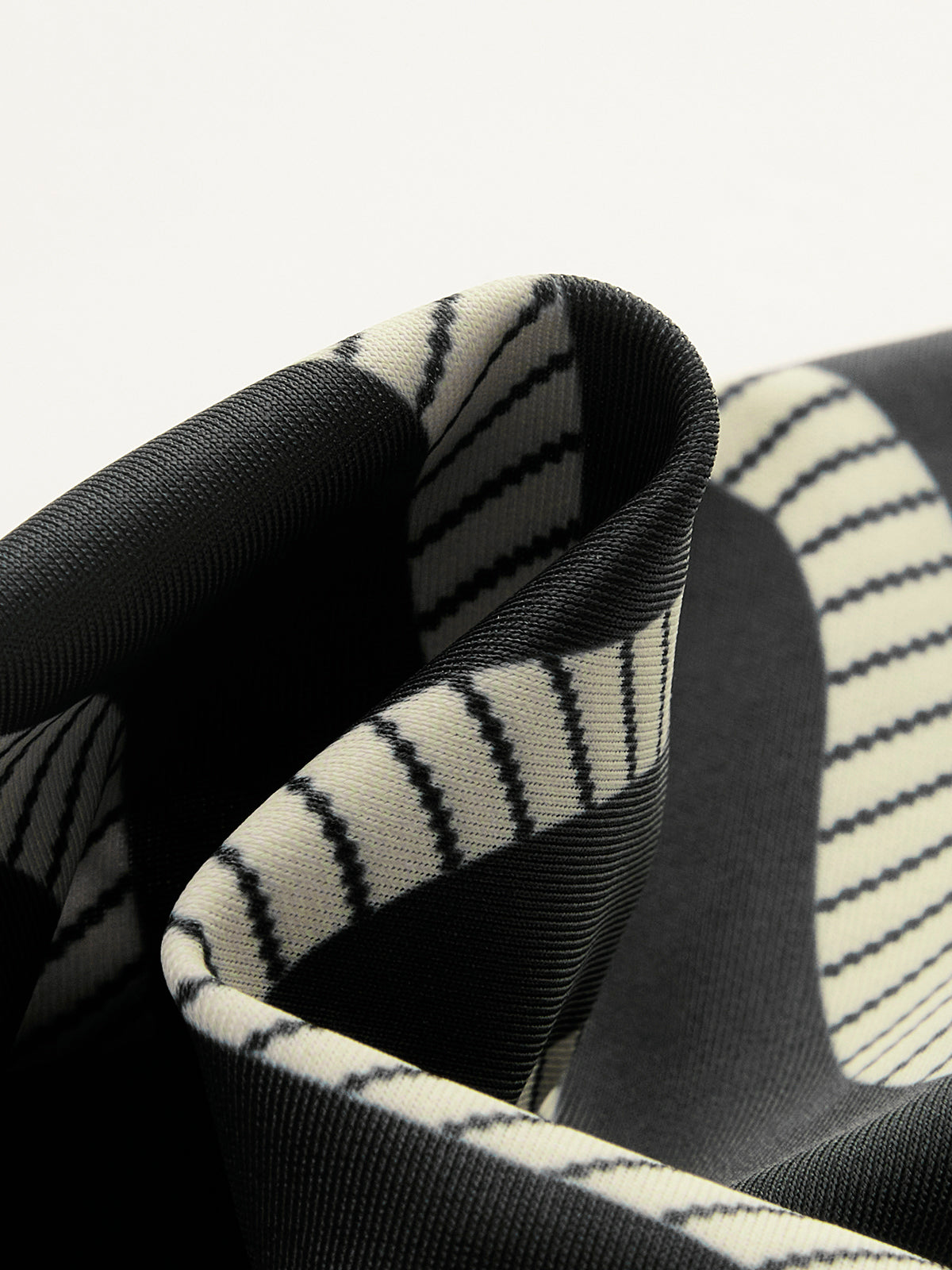 Dreieck-Bikini-Set mit Wellenmuster