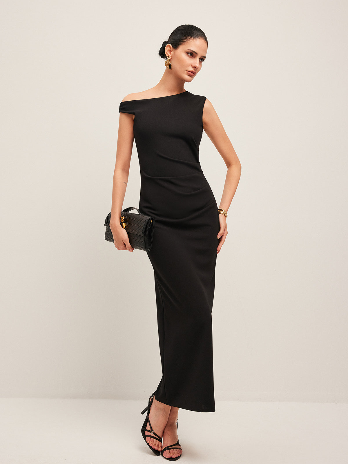 Asymmetrisches Schulterkleid