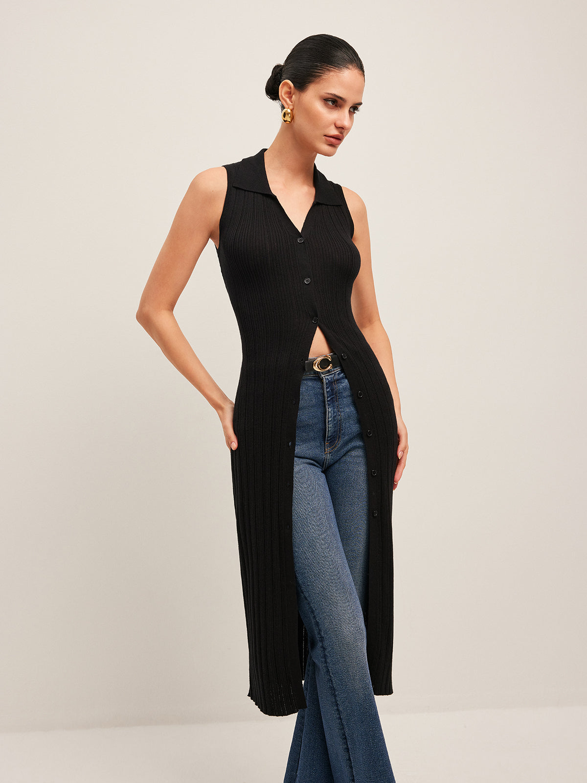 Geripptes Strickkleid mit Knöpfen