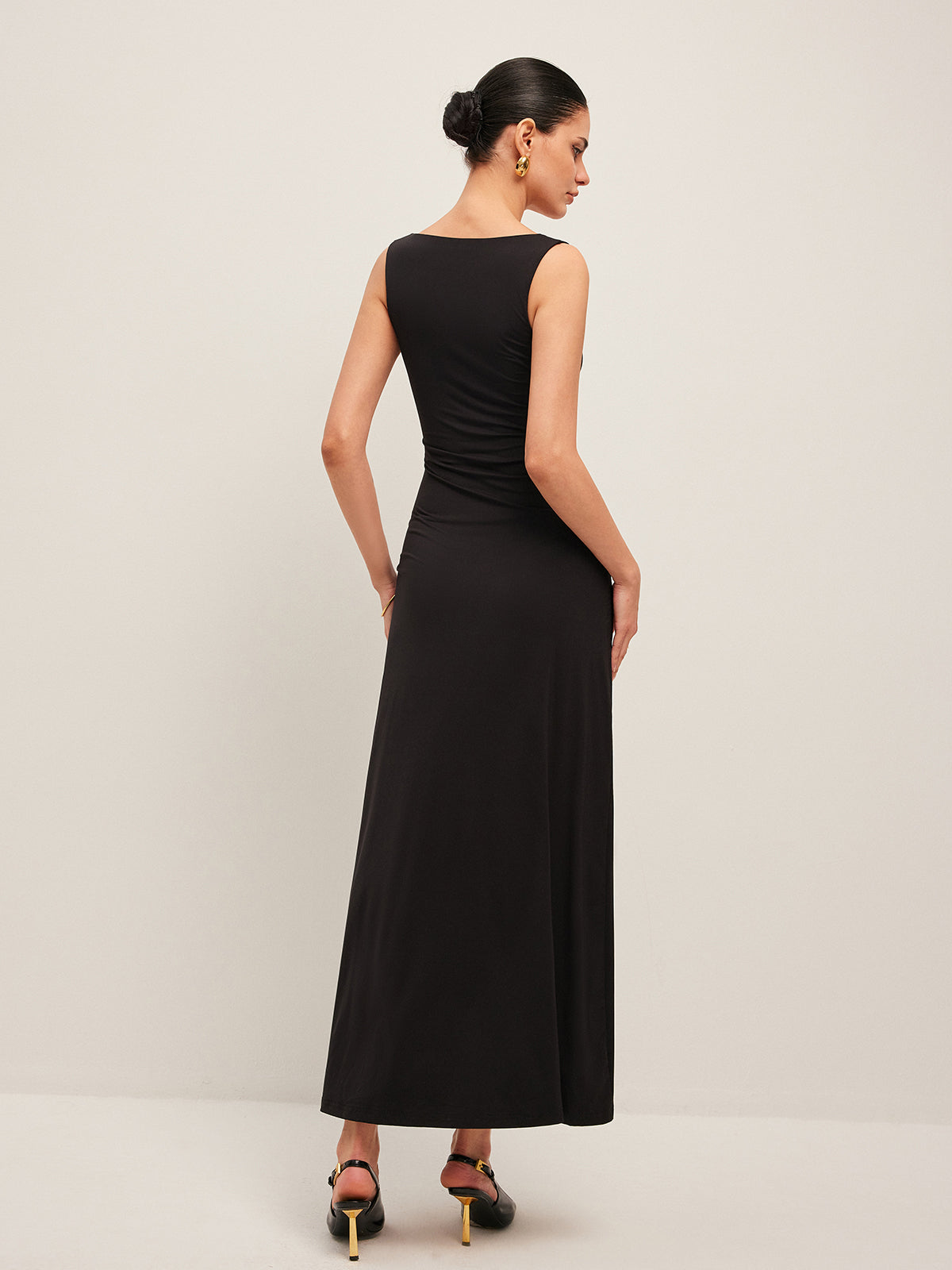 Robe sans manches à col en V, motifs floraux dorés