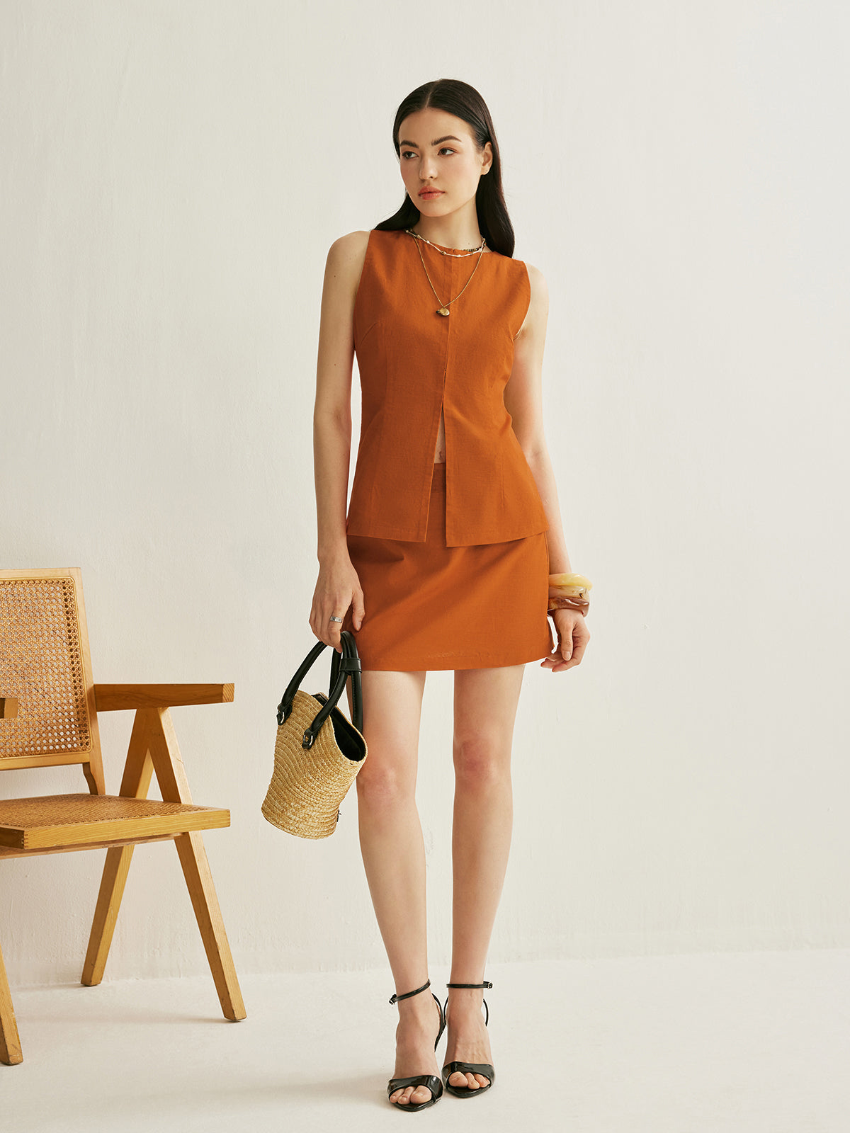 Ensemble jupe fendue sur le devant et ceinture