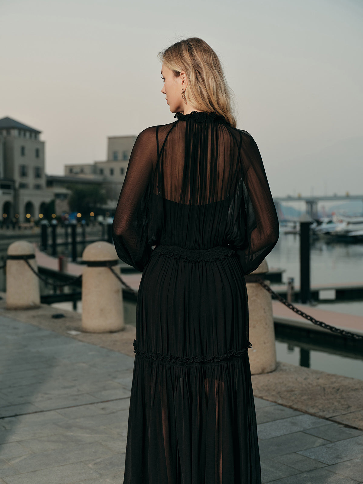 Rüschenkleid aus halbtransparentem Chiffon