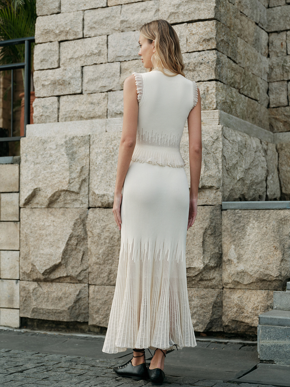 Jupe plissée à empiècements en résille