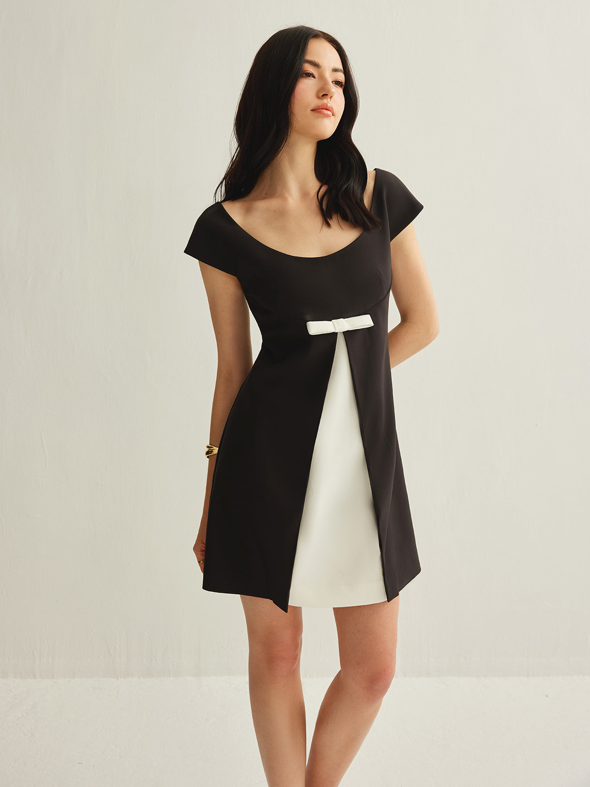Kleid mit Farbblock und Schleifendetail
