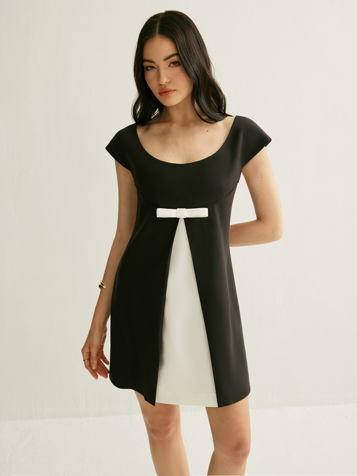 Kleid mit Farbblock und Schleifendetail