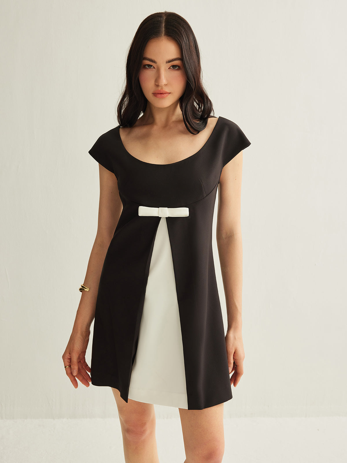 Kleid mit Farbblock und Schleifendetail
