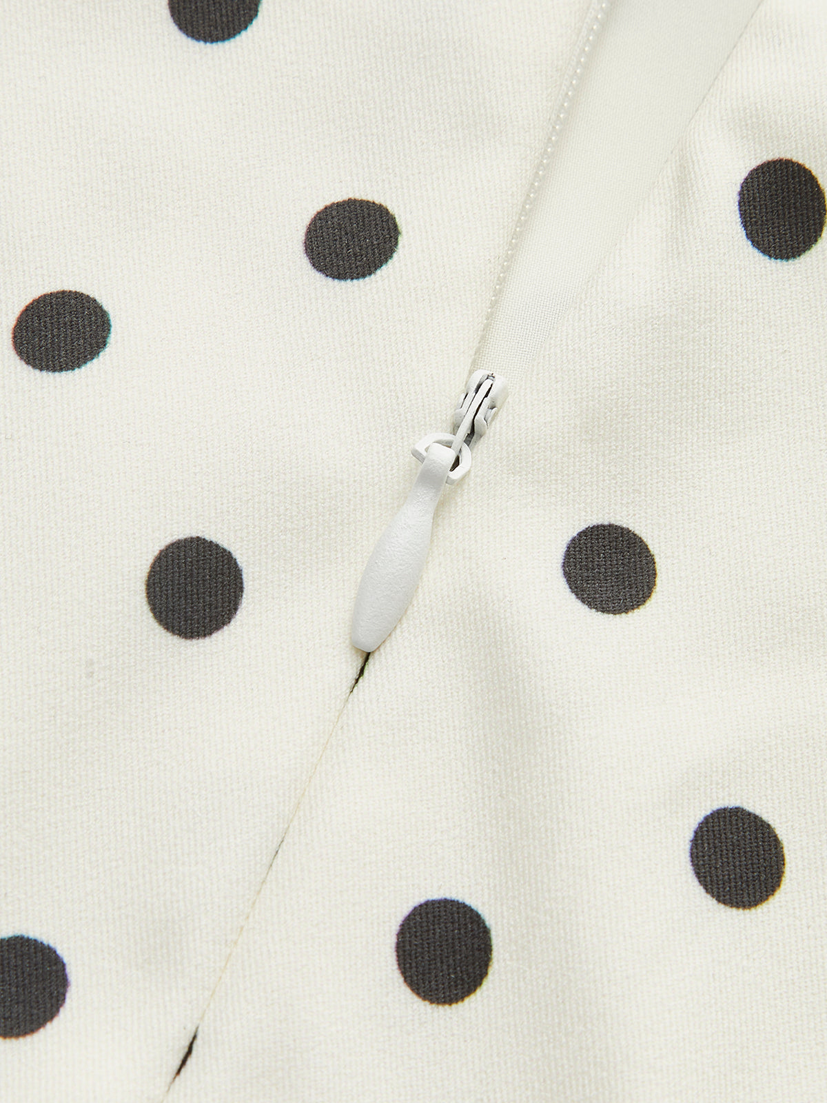 Robe à pois et dos lacé