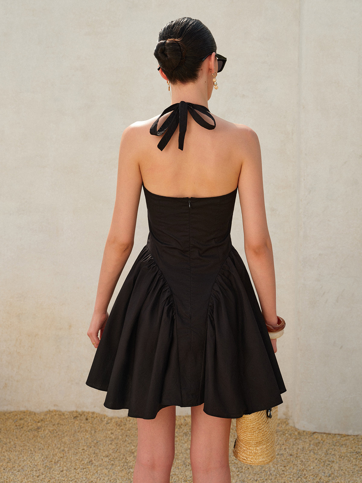 Neckholderkleid mit Schleife und Falten